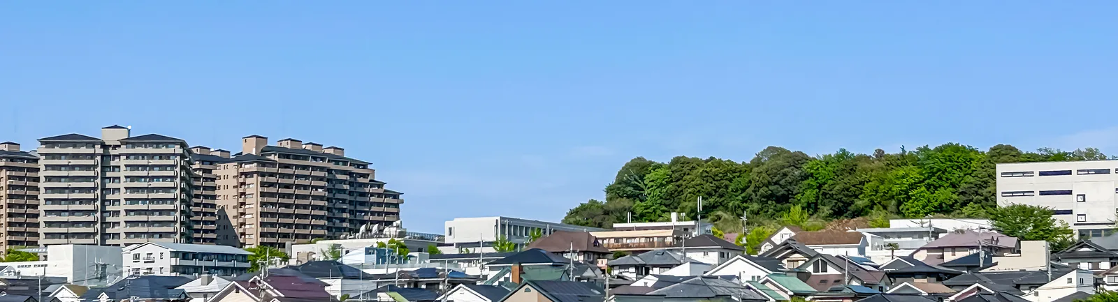 世田谷の住宅街と青空